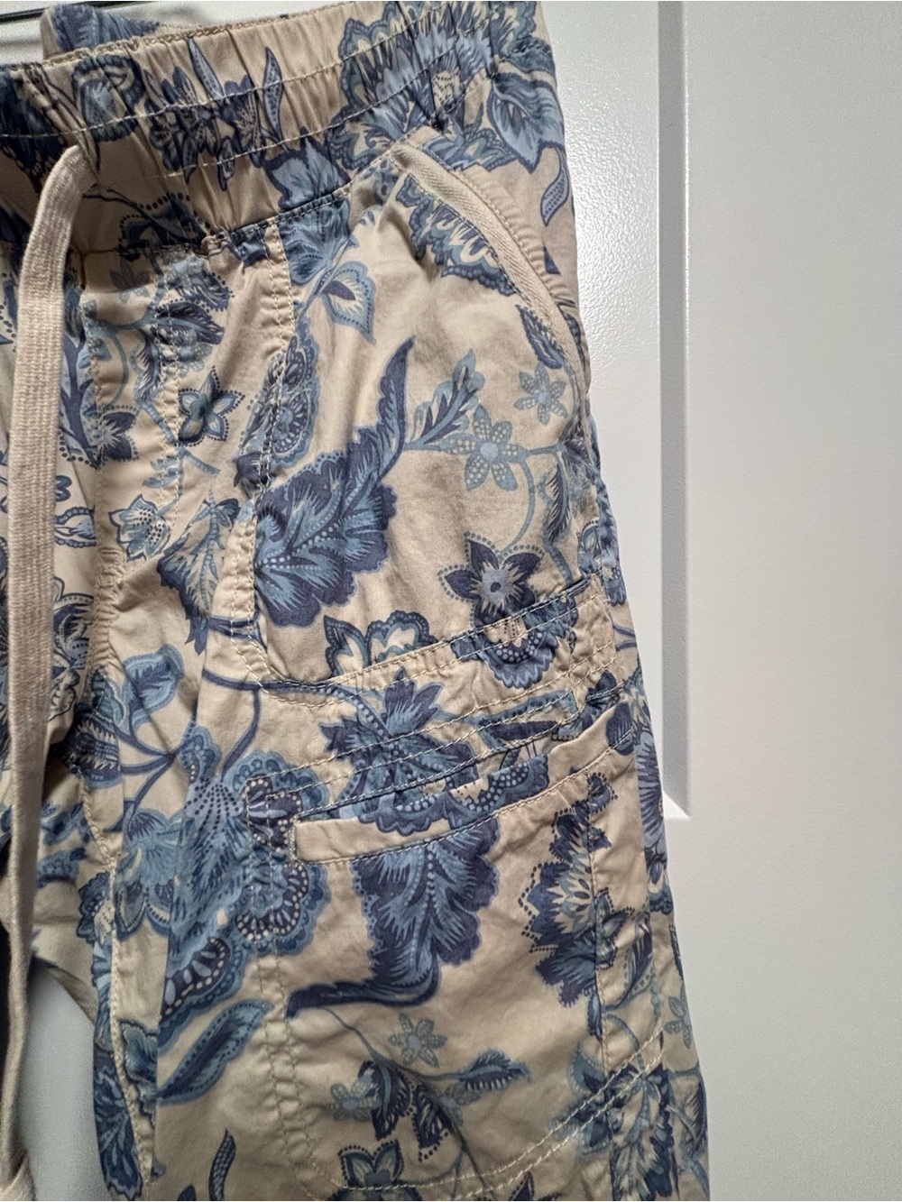 Democracy Floral Cargo Capris Size 6 - Picture 4 of 7